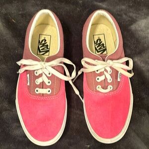 Vans, women’s 7.5 men’s 6
